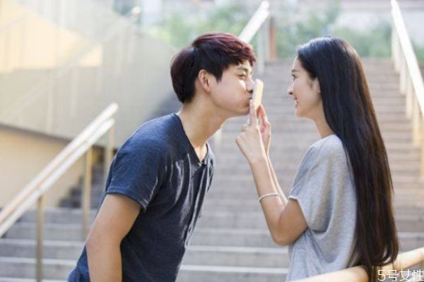 男人貶低打壓女人的目的 男人心里瞧不起你的表現(xiàn) 男人貶低打壓女人的目的 男人心里瞧不起你的表現(xiàn)