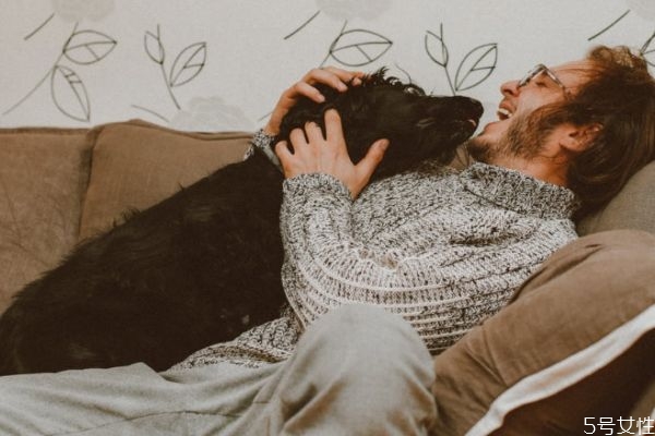 怎么安慰失戀的女生 怎樣安慰剛分手的人 怎么安慰失戀的女生 怎樣安慰剛分手的人