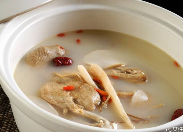 鴿子湯燉多久最營養(yǎng) 鴿子湯燉的越久越好嗎 鴿子湯燉多久最營養(yǎng) 鴿子湯燉的越久越好嗎