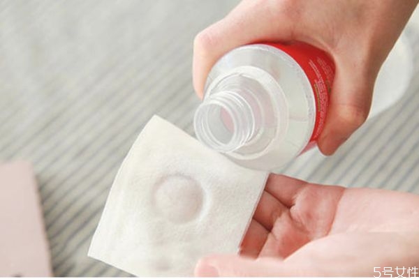 有水楊酸的護(hù)膚品用完會(huì)長(zhǎng)痘痘 用水楊酸為啥還長(zhǎng)痘 有水楊酸的護(hù)膚品用完會(huì)長(zhǎng)痘痘 用水楊酸為啥還長(zhǎng)痘