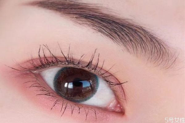 眼影為什么容易掉 眼影為什么涂上會結(jié)塊 眼影為什么容易掉 眼影為什么涂上會結(jié)塊