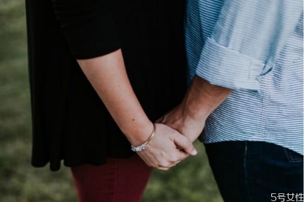 男生對你曖昧是喜歡嗎 互相暗戀的人磁場感應 男生對你曖昧是喜歡嗎 互相暗戀的人磁場感應