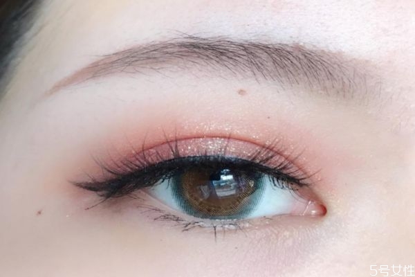 眼影為什么不上色 眼影為什么會(huì)發(fā)霉 眼影為什么不上色 眼影為什么會(huì)發(fā)霉