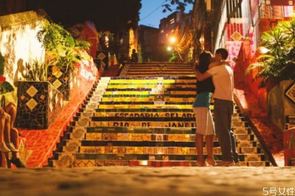 男生對你曖昧是喜歡嗎 互相暗戀的人磁場感應 男生對你曖昧是喜歡嗎 互相暗戀的人磁場感應