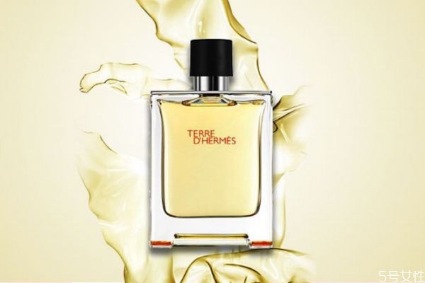 頭發(fā)香水可以噴身上嗎 發(fā)香可以當(dāng)香水用嗎 頭發(fā)香水可以噴身上嗎 發(fā)香可以當(dāng)香水用嗎