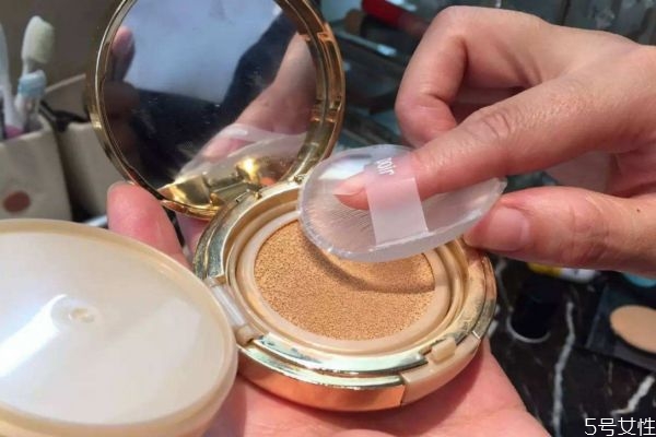 硅膠粉撲臟了怎么辦 硅膠粉撲清洗方法 硅膠粉撲臟了怎么辦 硅膠粉撲清洗方法