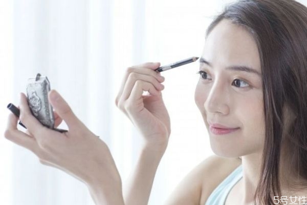 為什么畫眉毛不上色 為什么畫眉毛容易坨塊 為什么畫眉毛不上色 為什么畫眉毛容易坨塊