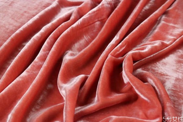 天鵝絨面料和珊瑚絨面料哪個好 天鵝絨和珊瑚絨優(yōu)缺點 天鵝絨面料和珊瑚絨面料哪個好 天鵝絨和珊瑚絨優(yōu)缺點