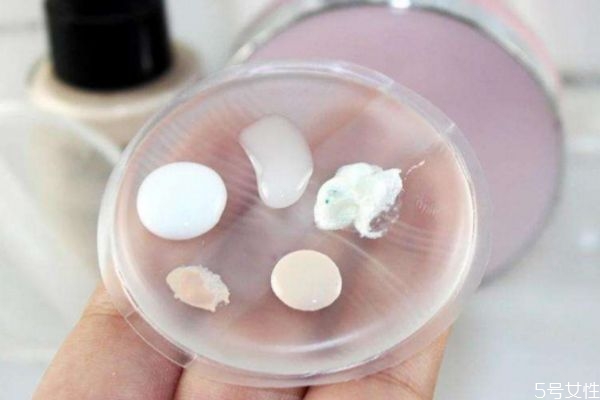 使用干粉可以用硅膠粉撲嗎 硅膠粉撲不適合用干粉 使用干粉可以用硅膠粉撲嗎 硅膠粉撲不適合用干粉