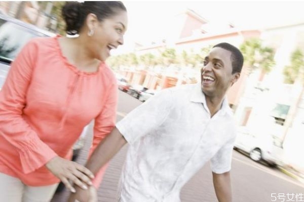 兩個(gè)人如何保持新鮮感 情侶保持新鮮感的妙招