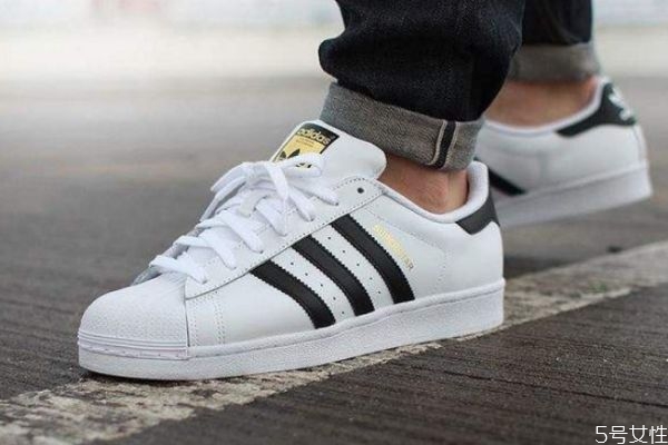 阿迪達斯貝殼頭鞋如何保養(yǎng) 貝殼頭偏大還是偏小 阿迪達斯貝殼頭鞋如何保養(yǎng) 貝殼頭偏大還是偏小