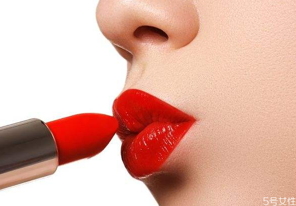 厚嘴唇怎么涂口紅好看又簡(jiǎn)單 厚嘴唇涂口紅小妙招 厚嘴唇怎么涂口紅好看又簡(jiǎn)單 厚嘴唇涂口紅小妙招