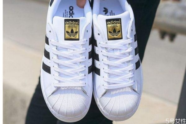 貝殼頭發(fā)黃是不是假的 貝殼頭發(fā)黃可以用84嗎 貝殼頭發(fā)黃是不是假的 貝殼頭發(fā)黃可以用84嗎