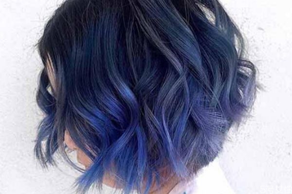 藍色頭發(fā)直接上棕色能上去嗎 藍頭發(fā)染得上棕色嗎 藍色頭發(fā)直接上棕色能上去嗎 藍頭發(fā)染得上棕色嗎