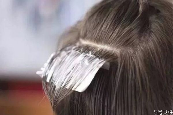 染發(fā)沒(méi)有漂會(huì)恢復(fù)黑色嗎 染發(fā)的用途 染發(fā)沒(méi)有漂會(huì)恢復(fù)黑色嗎 染發(fā)的用途