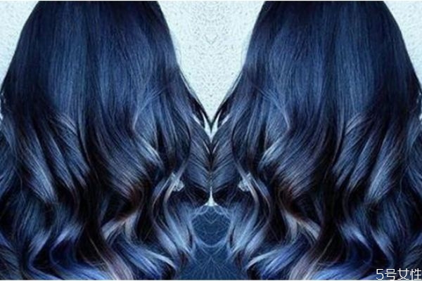 藍色頭發(fā)直接上棕色能上去嗎 藍頭發(fā)染得上棕色嗎 藍色頭發(fā)直接上棕色能上去嗎 藍頭發(fā)染得上棕色嗎