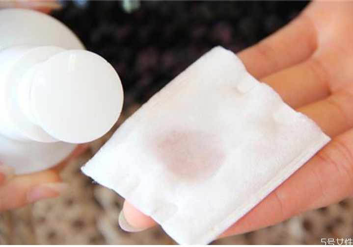 為什么卸妝要用卸妝棉 卸妝一定要用卸妝棉嗎 為什么卸妝要用卸妝棉 卸妝一定要用卸妝棉嗎