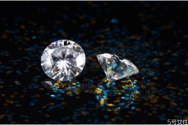 裸鉆的價格由什么決定 裸鉆和成品鉆戒的區(qū)別 裸鉆的價格由什么決定 裸鉆和成品鉆戒的區(qū)別