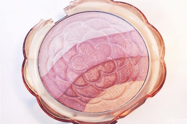 ?高光粉可以定妝嗎 高光的作用是什么 ?高光粉可以定妝嗎 高光的作用是什么