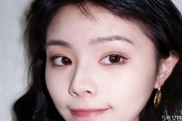 美瞳磨眼睛怎么辦 戴美瞳有異物感怎么辦 美瞳磨眼睛怎么辦 戴美瞳有異物感怎么辦