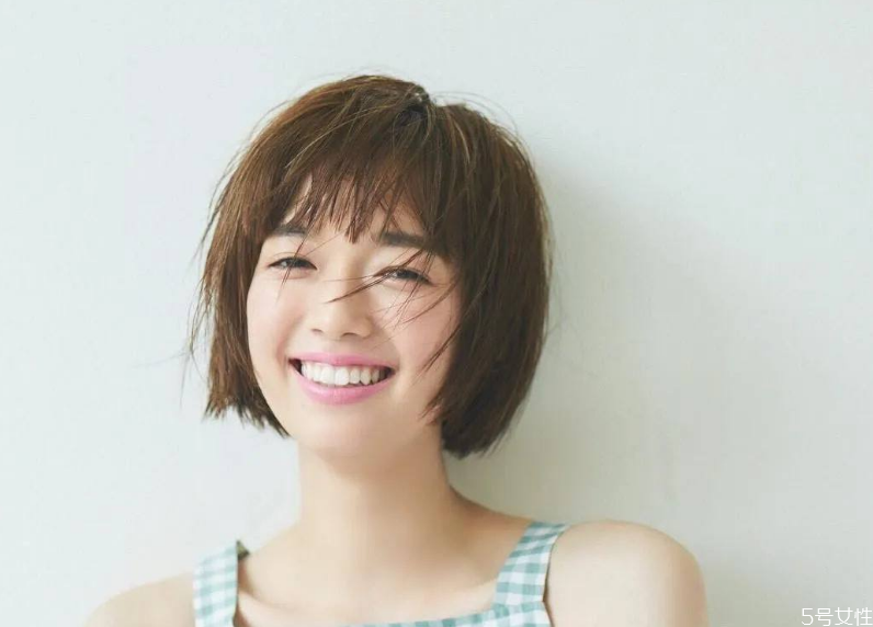 短發(fā)發(fā)尾外翹什么原因 短發(fā)發(fā)尾外翹怎么辦 短發(fā)發(fā)尾外翹什么原因 短發(fā)發(fā)尾外翹怎么辦
