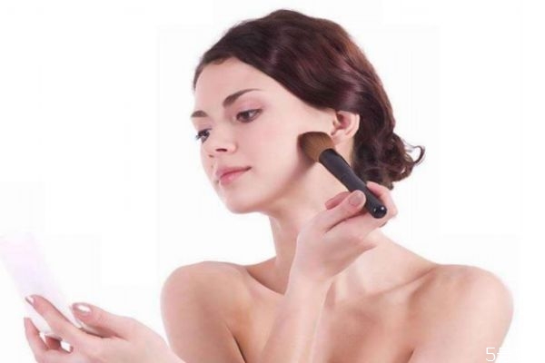 涂粉底液用量是多少 粉底液后涂什么 涂粉底液用量是多少 粉底液后涂什么