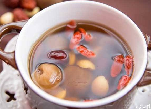 四物湯可以加雞蛋嗎 四物湯更年期婦女能喝嗎 四物湯可以加雞蛋嗎 四物湯更年期婦女能喝嗎