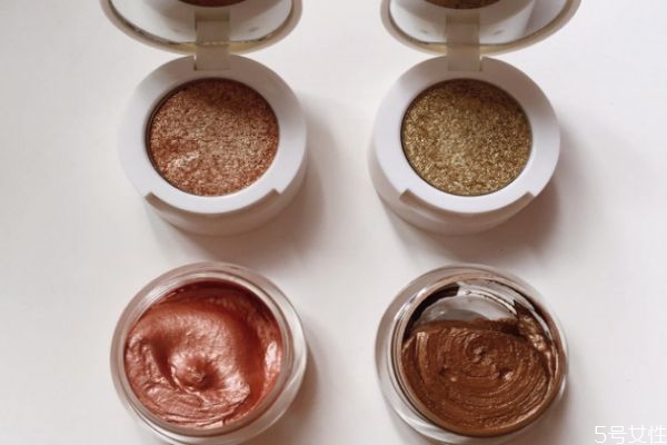 眼影膏和眼影有沒有區(qū)別 眼影刷和眼影棒有什么區(qū)別 眼影膏和眼影有沒有區(qū)別 眼影刷和眼影棒有什么區(qū)別