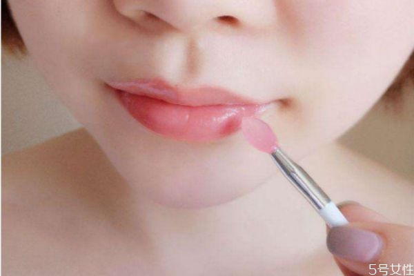 怎么看唇膜有沒有過(guò)期 唇膜一般多久過(guò)期 怎么看唇膜有沒有過(guò)期 唇膜一般多久過(guò)期