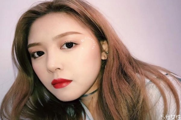 美瞳材質(zhì)怎么選 非離子美瞳是什么意思 美瞳材質(zhì)怎么選 非離子美瞳是什么意思