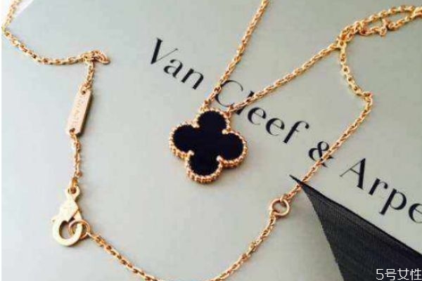 梵克雅寶鉆戒怎么樣 買tiffany還是梵克雅寶 梵克雅寶鉆戒怎么樣 買tiffany還是梵克雅寶