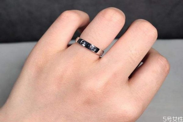 卡地亞戒指褪色怎么處理 買(mǎi)卡地亞戒指要注意什么 卡地亞戒指褪色怎么處理 買(mǎi)卡地亞戒指要注意什么