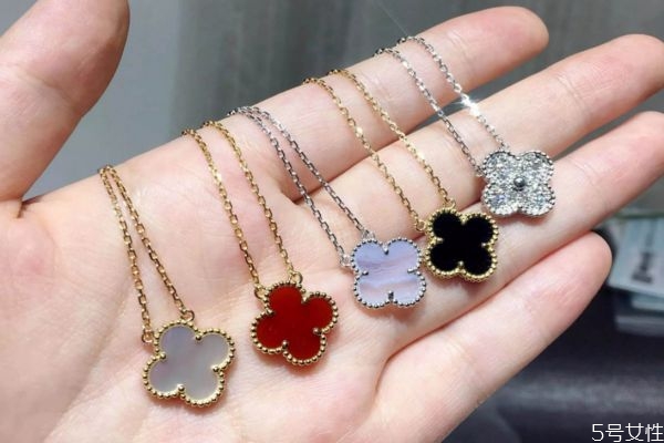 梵克雅寶鉆戒怎么樣 買tiffany還是梵克雅寶 梵克雅寶鉆戒怎么樣 買tiffany還是梵克雅寶