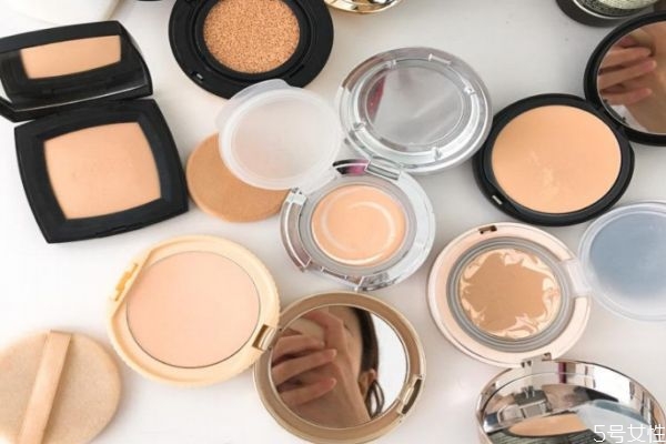粉餅可以遮瑕嗎 透明粉餅可以補(bǔ)妝嗎 粉餅可以遮瑕嗎 透明粉餅可以補(bǔ)妝嗎