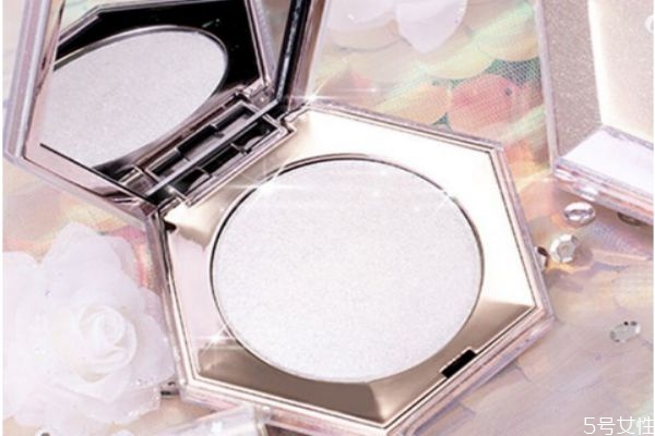高光粉買什么顏色好 高光買白色還是香檳色 高光粉買什么顏色好 高光買白色還是香檳色
