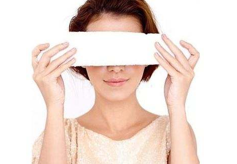 睡前喝水眼睛會(huì)腫嗎 眼睛水腫怎么快速消腫 睡前喝水眼睛會(huì)腫嗎 眼睛水腫怎么快速消腫