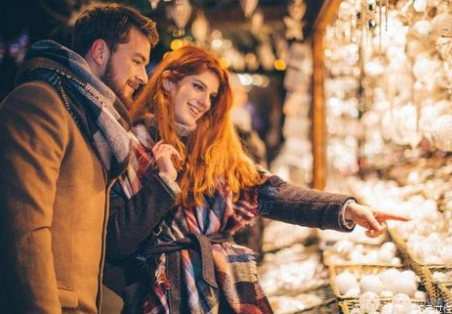 圣誕節(jié)可以怎么穿搭 圣誕約會穿搭攻略 圣誕節(jié)可以怎么穿搭 圣誕約會穿搭攻略