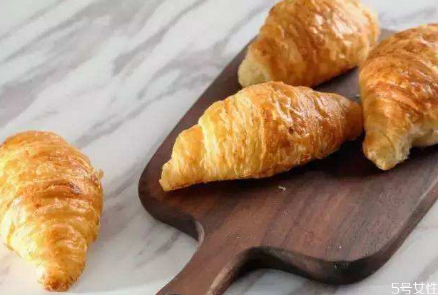 吐司面包過期一天能吃嗎 吃了過期的吐司面包會(huì)怎樣 吐司面包過期一天能吃嗎 吃了過期的吐司面包會(huì)怎樣