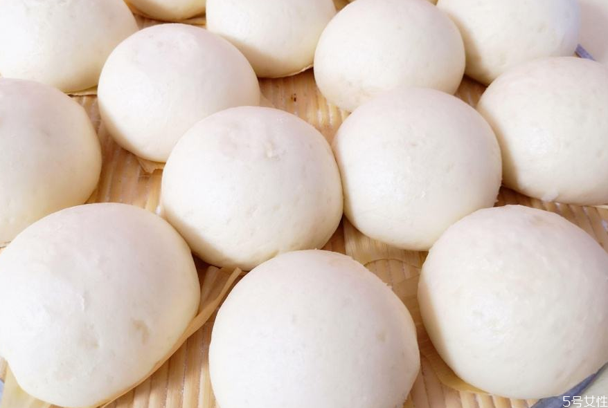 為什么蒸的饅頭發(fā)酸 饅頭蒸酸如何去酸味 為什么蒸的饅頭發(fā)酸 饅頭蒸酸如何去酸味