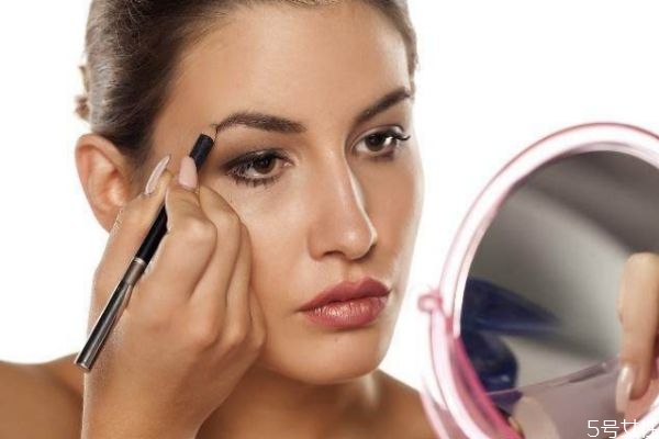 眉筆顏色該如何選擇 眉毛怎么定妝不脫妝 眉筆顏色該如何選擇 眉毛怎么定妝不脫妝