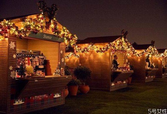 情侶圣誕節(jié)怎么過 最浪漫的圣誕約會地 情侶圣誕節(jié)怎么過 最浪漫的圣誕約會地