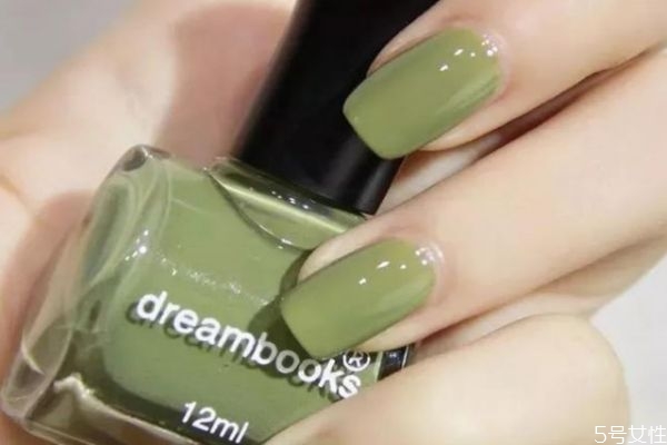 秋冬什么顏色指甲油顯白 低調(diào)又顯白的指甲顏色 秋冬什么顏色指甲油顯白 低調(diào)又顯白的指甲顏色