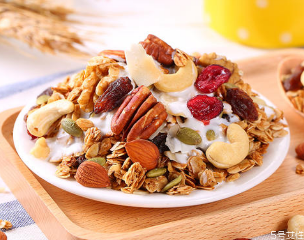 水果麥片用冷牛奶泡嗎 水果麥片熱量高嗎 水果麥片用冷牛奶泡嗎 水果麥片熱量高嗎
