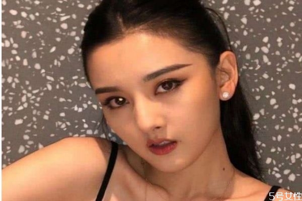 什么樣的風(fēng)格適合煙熏妝 適合煙熏妝的女生 什么樣的風(fēng)格適合煙熏妝 適合煙熏妝的女生