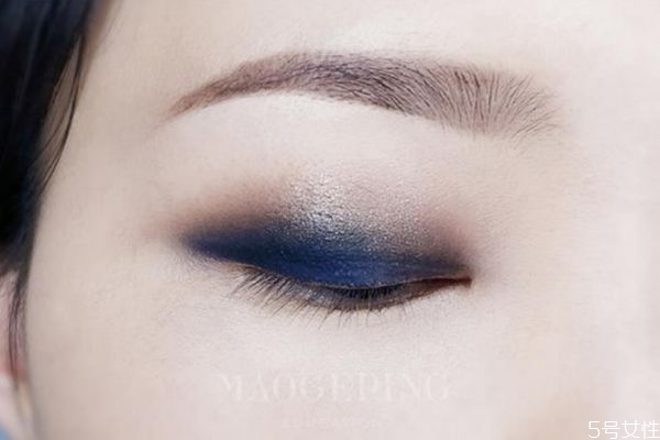 畫煙熏妝需要什么化妝品 畫煙熏妝的工具 畫煙熏妝需要什么化妝品 畫煙熏妝的工具