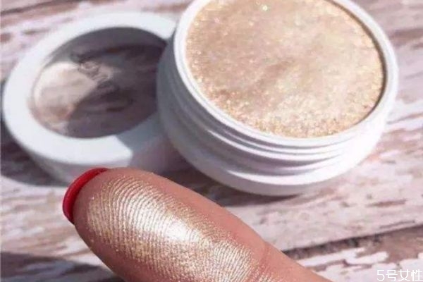 淡妝需要用高光嗎 高光涂多了怎么補救 淡妝需要用高光嗎 高光涂多了怎么補救