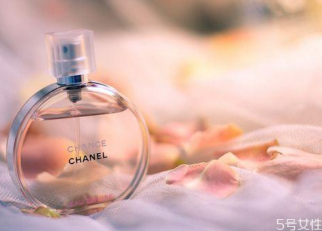2ml香水能用多久 一天噴幾次香水最好 2ml香水能用多久 一天噴幾次香水最好