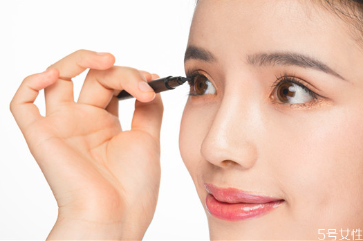 畫眼線容易抖怎么辦 如何畫眼線不手抖 畫眼線容易抖怎么辦 如何畫眼線不手抖