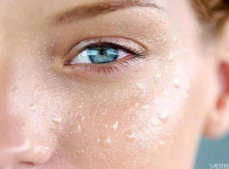 嘴角化妝卡粉怎么辦 嘴角卡粉是怎么回事 嘴角化妝卡粉怎么辦 嘴角卡粉是怎么回事