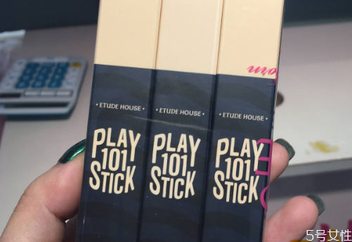 修容棒不顯色怎么辦 涂上修容棒為什么沒(méi)有效果 修容棒不顯色怎么辦 涂上修容棒為什么沒(méi)有效果